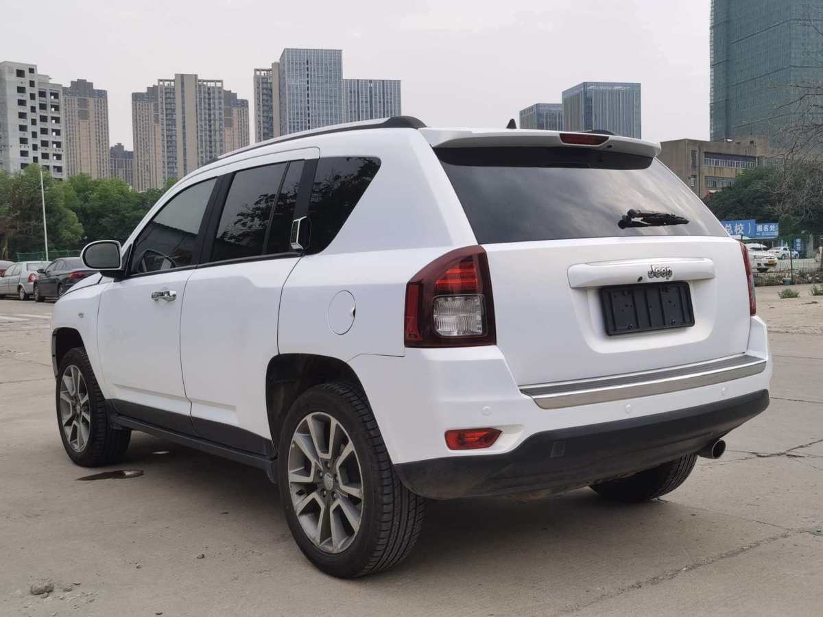 Jeep 指南者  2014款 改款 2.4L 四驅(qū)豪華導航版圖片