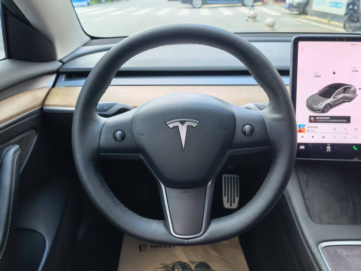 特斯拉 Model 3  2021款 改款 標(biāo)準(zhǔn)續(xù)航后驅(qū)升級版圖片