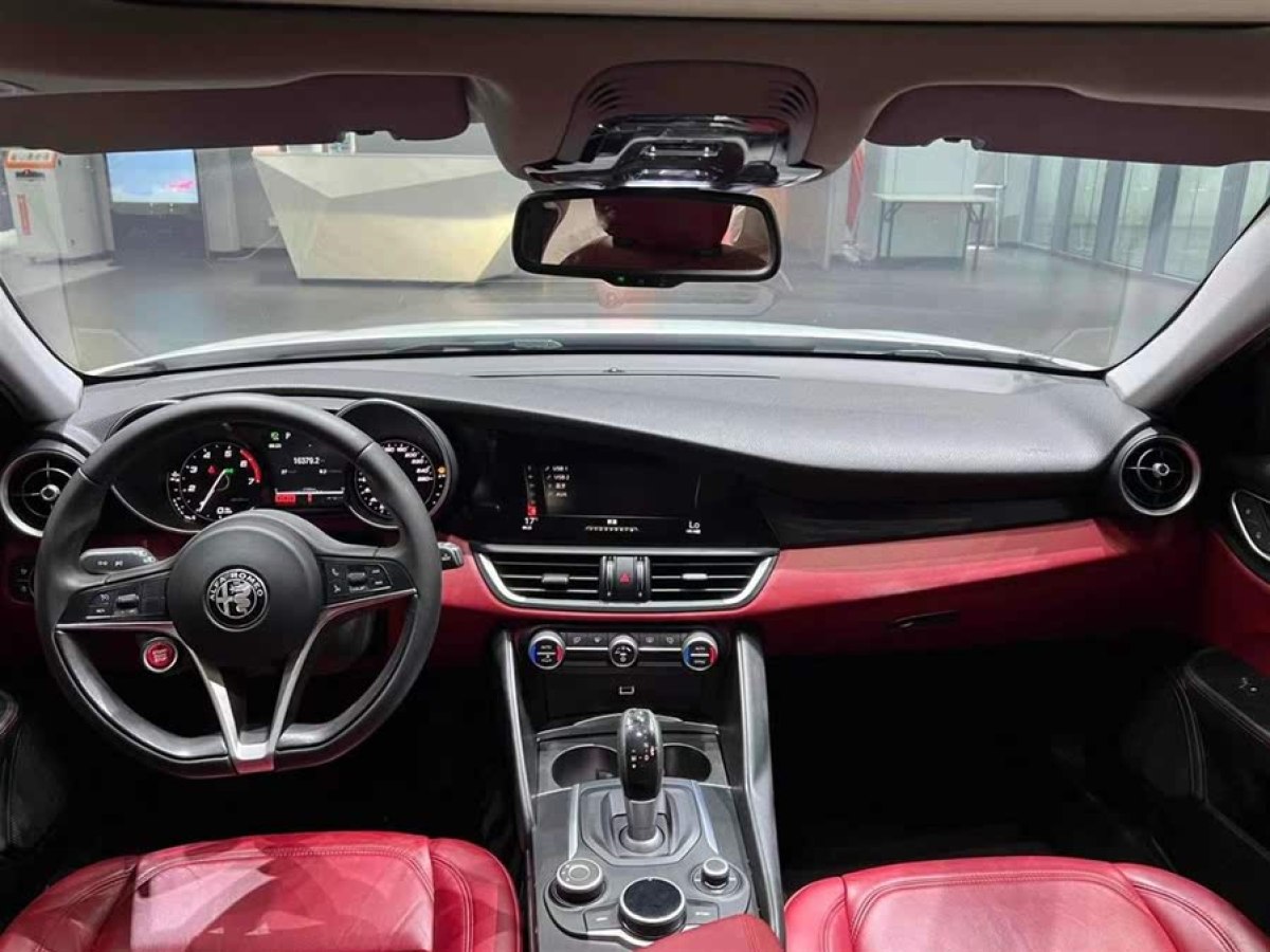 阿爾法·羅密歐 Giulia  2017款 2.0T 280HP 豪華版圖片