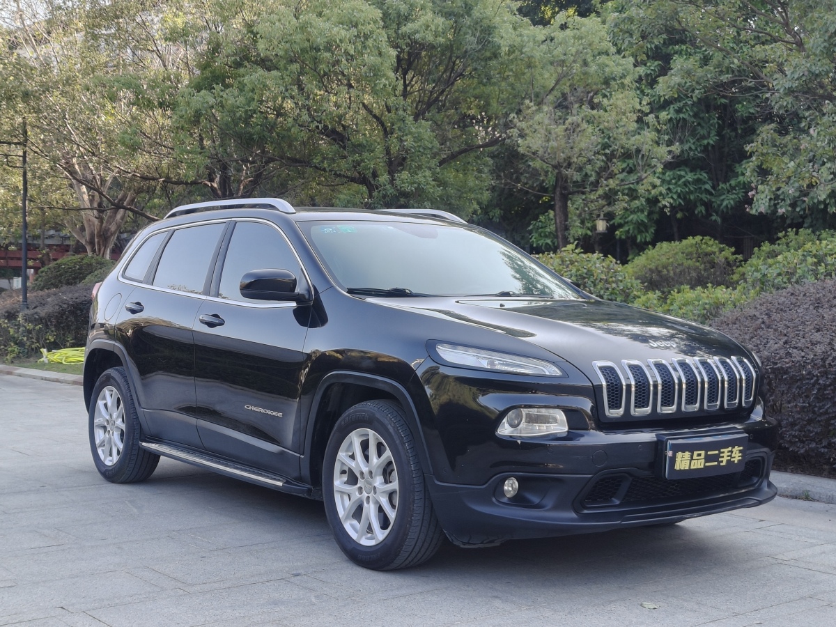 Jeep 自由光  2016款 2.0L 優(yōu)越版圖片