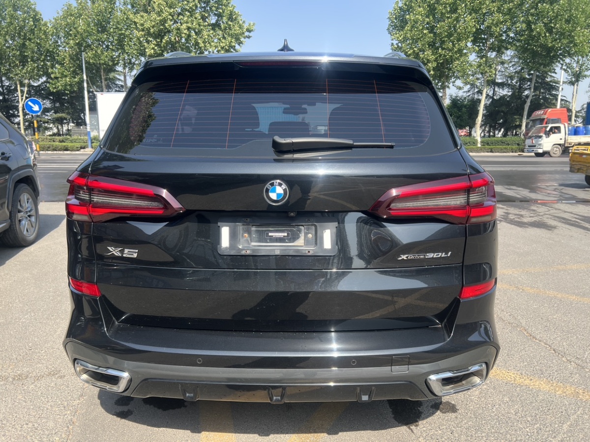 寶馬 寶馬X5  2022款 改款 xDrive 30Li 尊享型M運(yùn)動套裝圖片