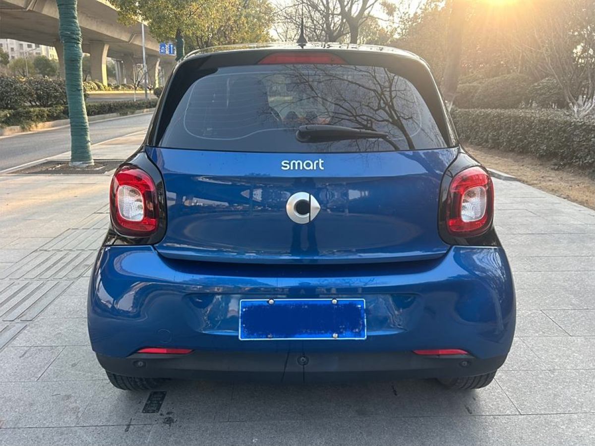 smart forfour  2016款 1.0L 52千瓦激情版圖片