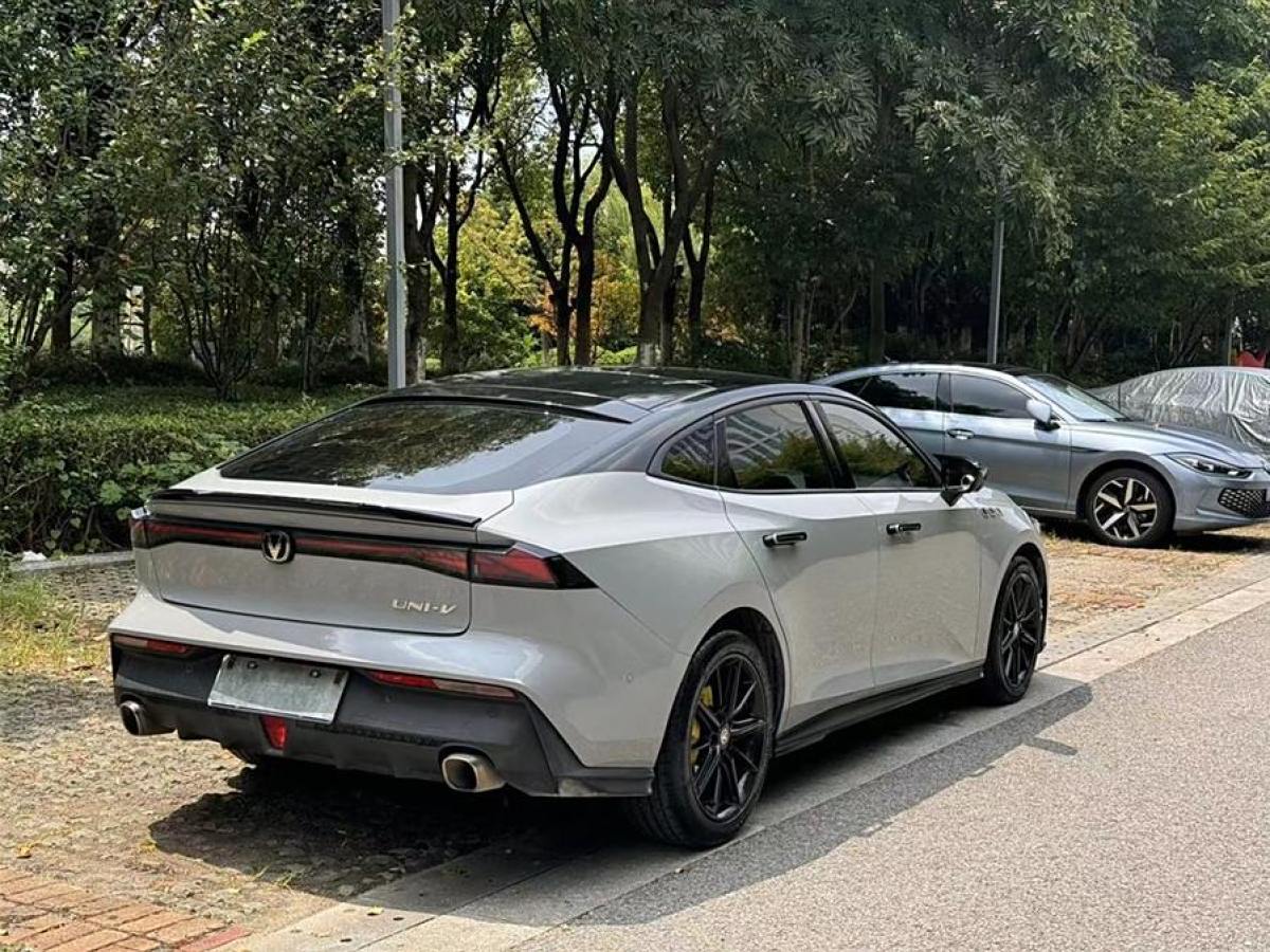 長(zhǎng)安 長(zhǎng)安UNI-V  2022款 1.5T 尊貴型圖片