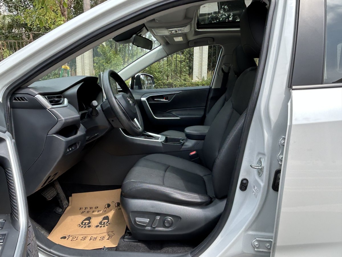 豐田 RAV4榮放  2022款 雙擎 2.5L CVT兩驅(qū)精英版圖片