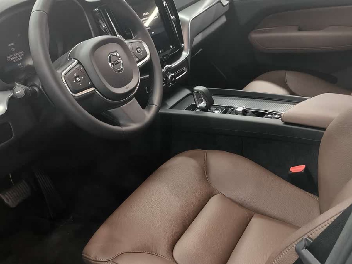 沃爾沃 XC60  2022款 B5 四驅(qū)智遠(yuǎn)豪華版圖片