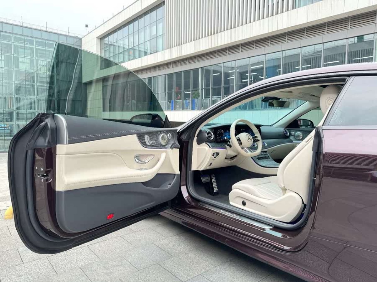 奔馳 奔馳E級(jí)  2021款 改款 E 260 轎跑車圖片