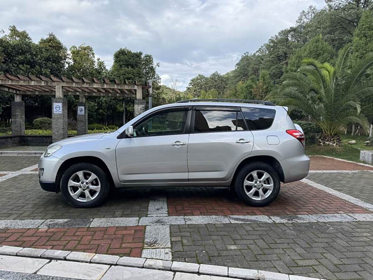 豐田 RAV4榮放  2009款 2.0L 自動經(jīng)典版圖片