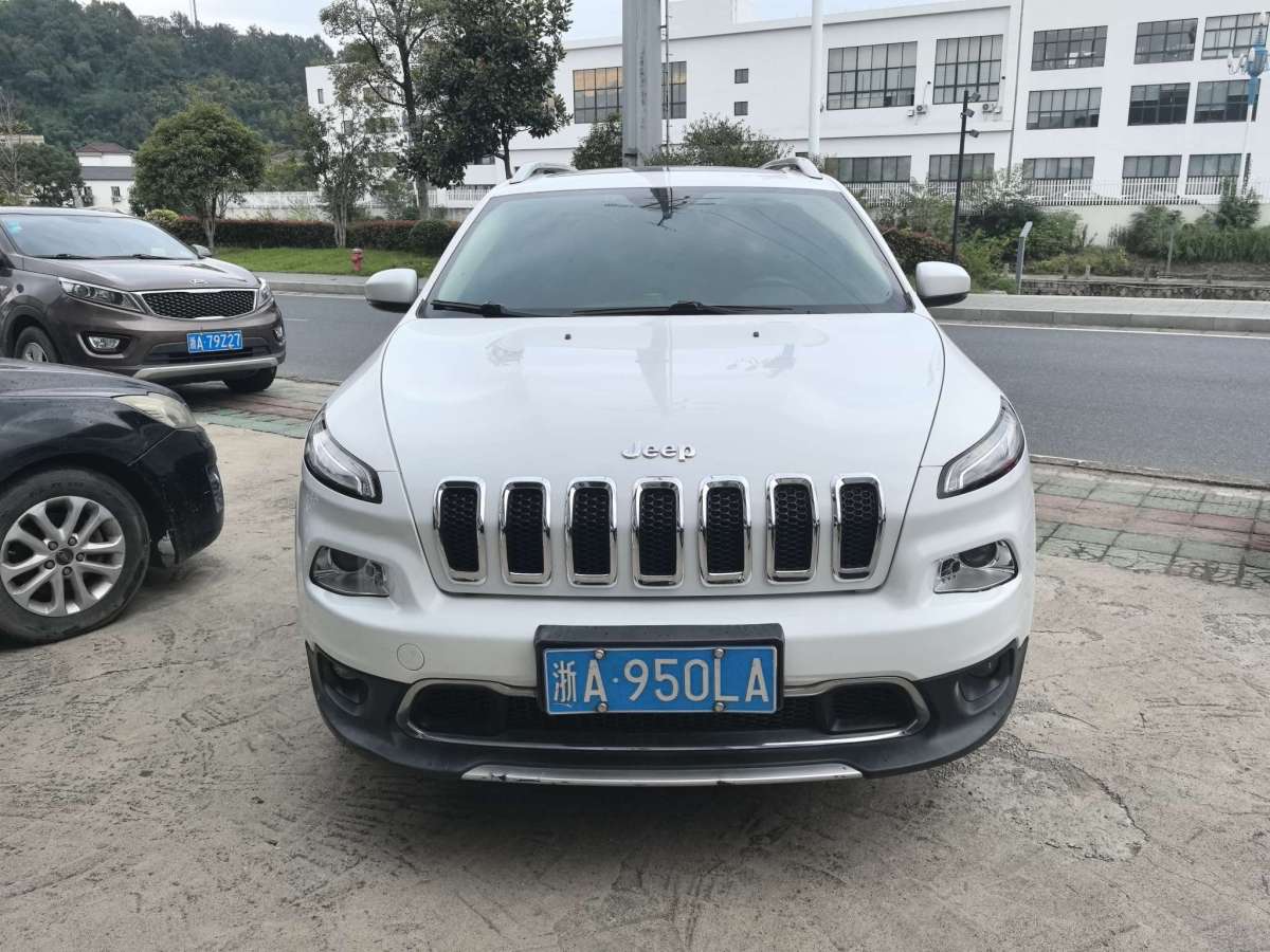 2017年9月Jeep 自由光  2017款 2.4L 領(lǐng)先智能版