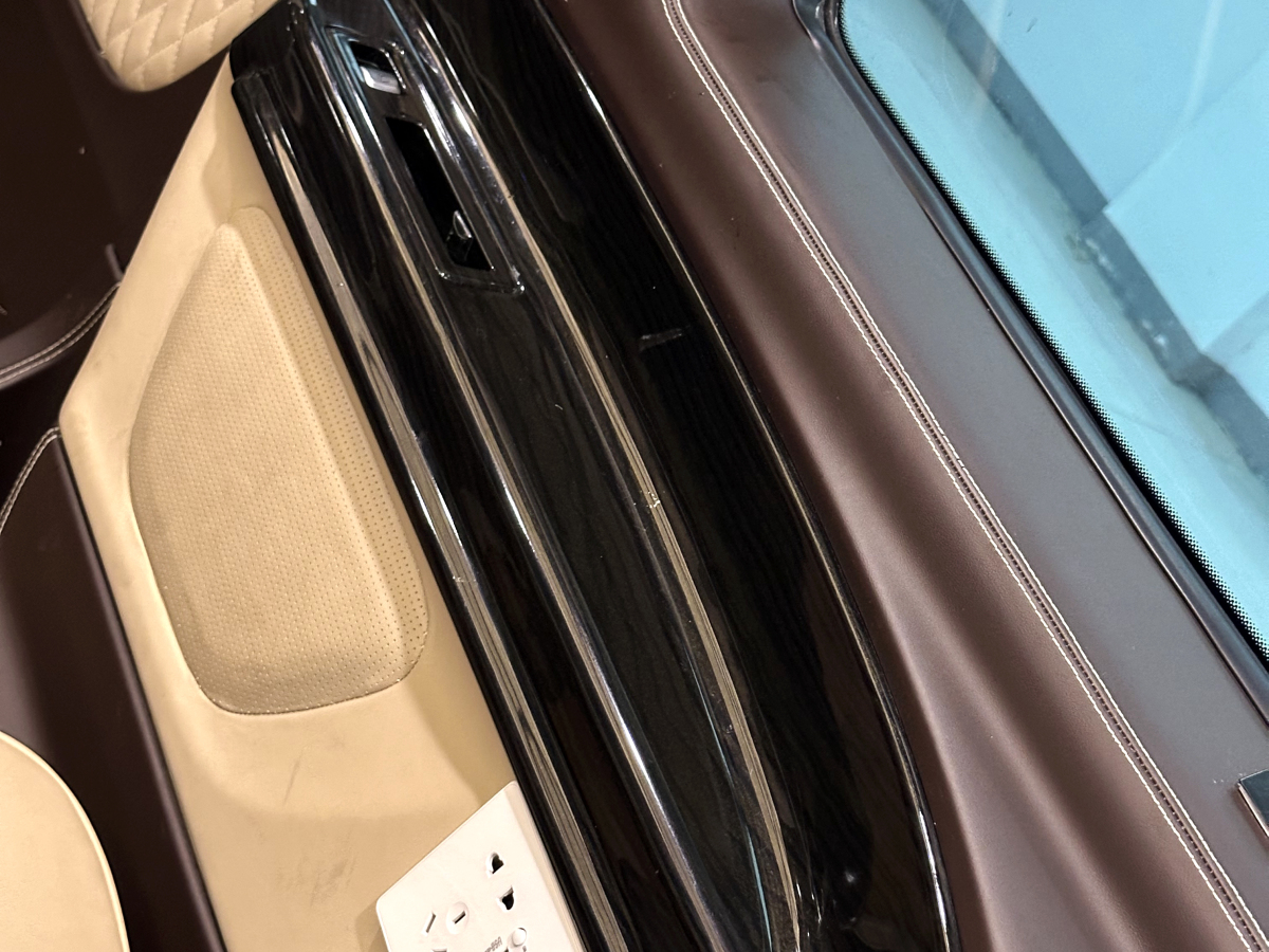 奔驰 威霆  2016款 2.0T 商务版图片