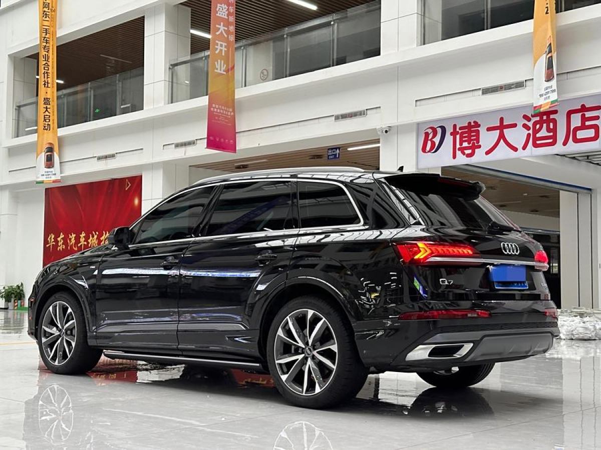 奧迪 奧迪Q7  2023款 55 TFSI quattro S line冰雪運動版圖片