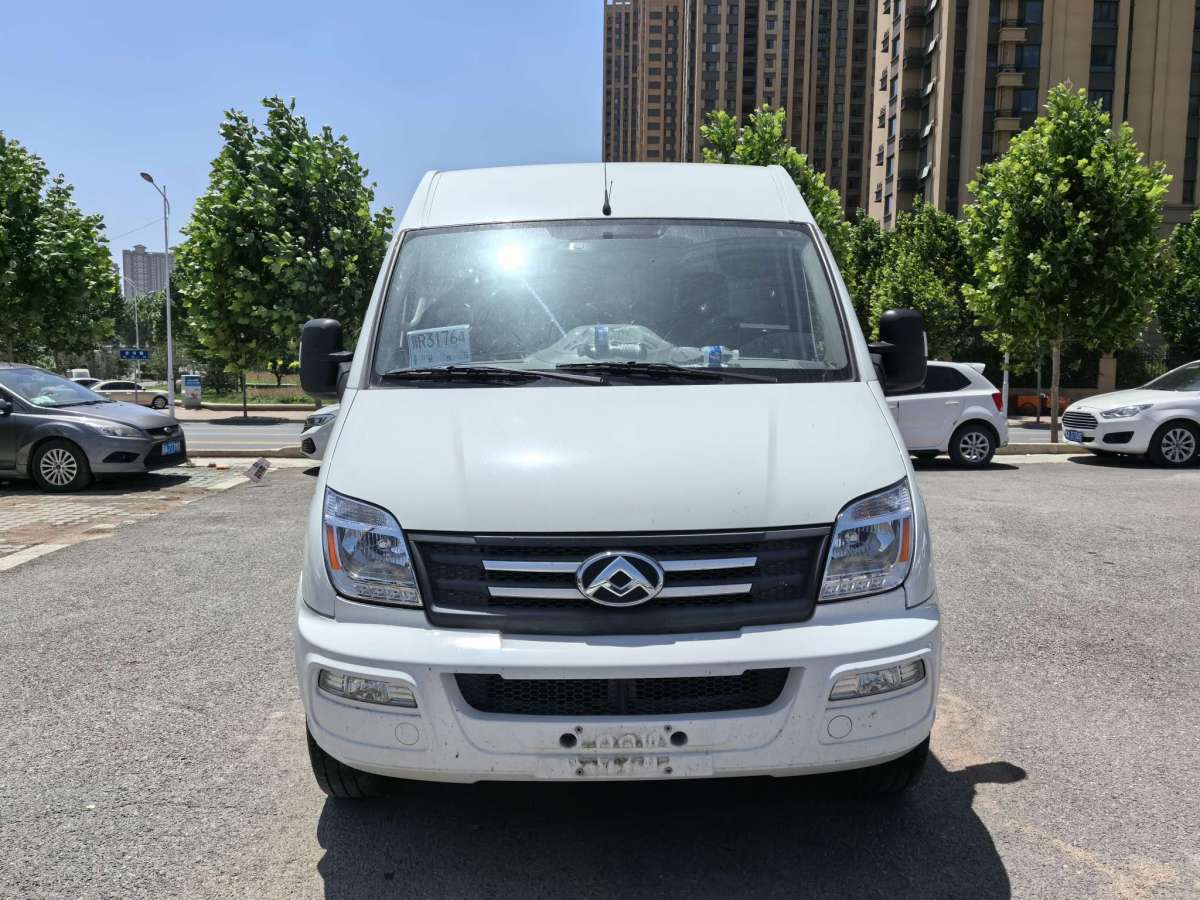 上汽大通 V80  2021款 2.0T PLUS 手動(dòng)廂式貨車VAN長(zhǎng)軸中頂3座圖片