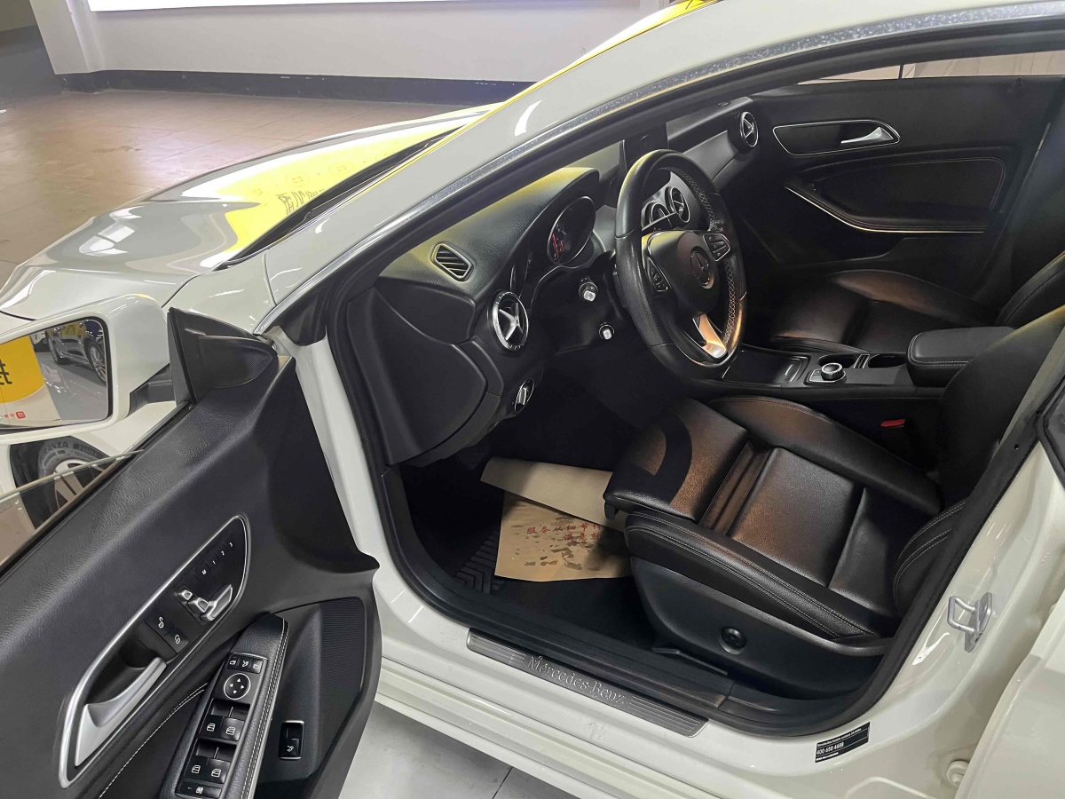 奔驰 奔驰CLA级  2017款 改款 CLA 200 时尚型图片