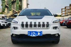 自由光 Jeep 2.0L 優(yōu)越版