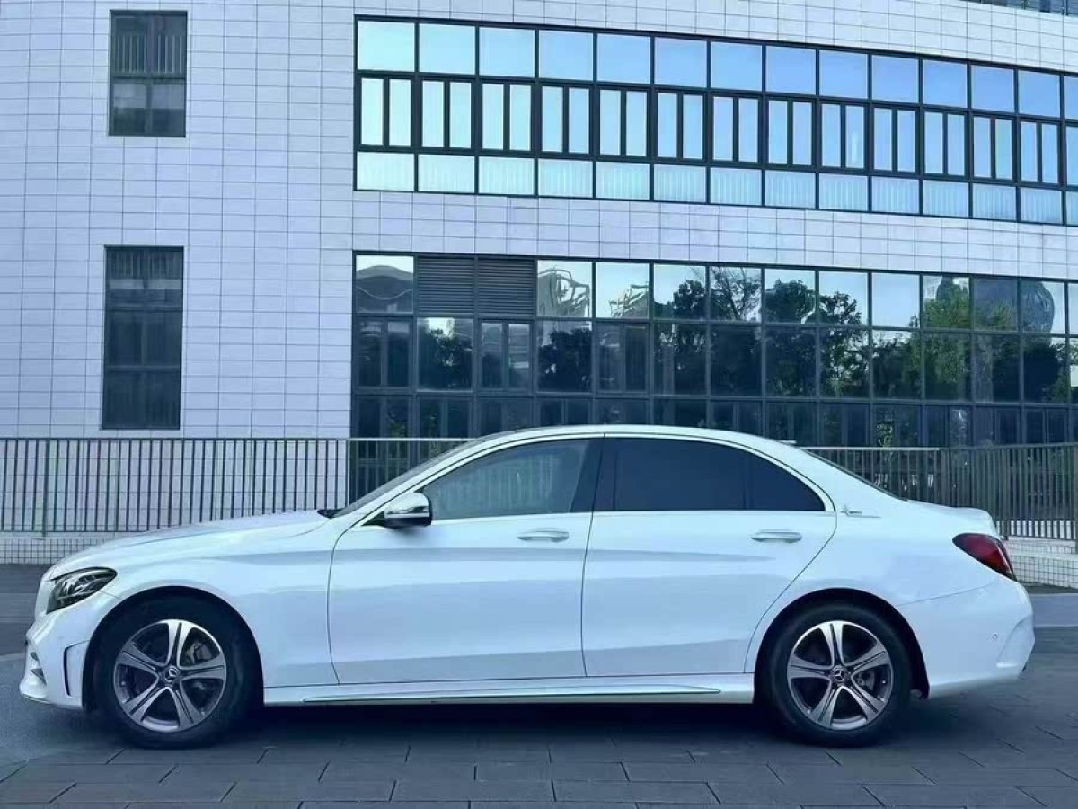 奔馳 奔馳C級(jí)  2021款 C 260 L 運(yùn)動(dòng)版圖片