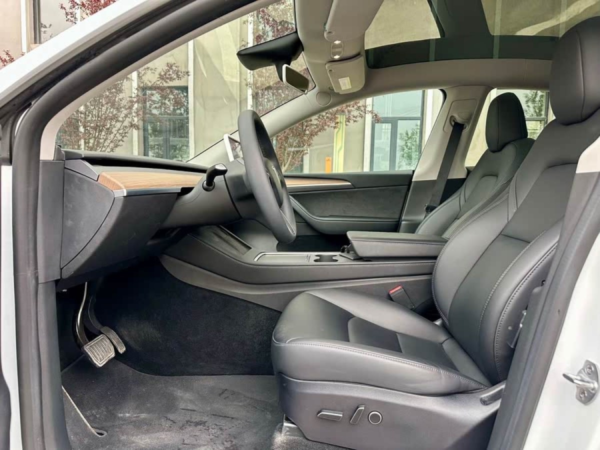 特斯拉 Model Y  2022款 改款 后輪驅(qū)動版圖片