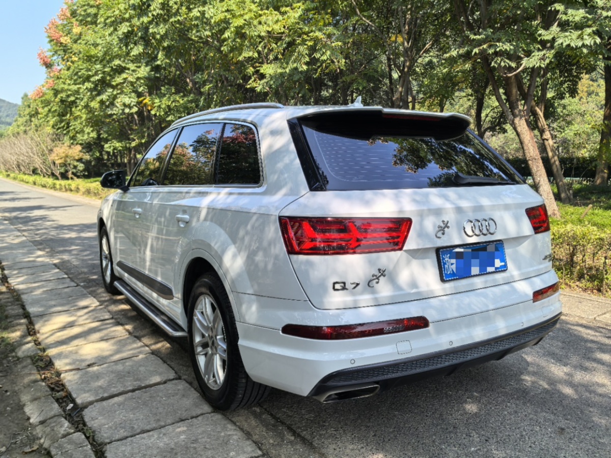 奧迪 奧迪Q7  2016款 40 TFSI S line運(yùn)動(dòng)型圖片