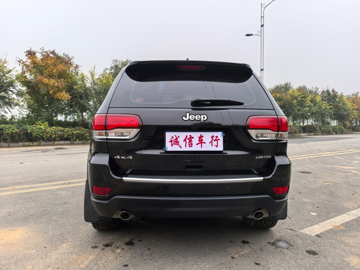 Jeep 大切諾基  2020款 3.0L 精英導(dǎo)航版圖片