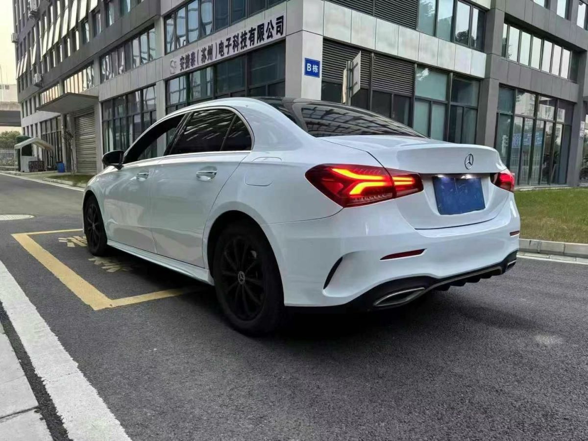 奔馳 奔馳A級  2019款  A 220 L 4MATIC 運動轎車圖片