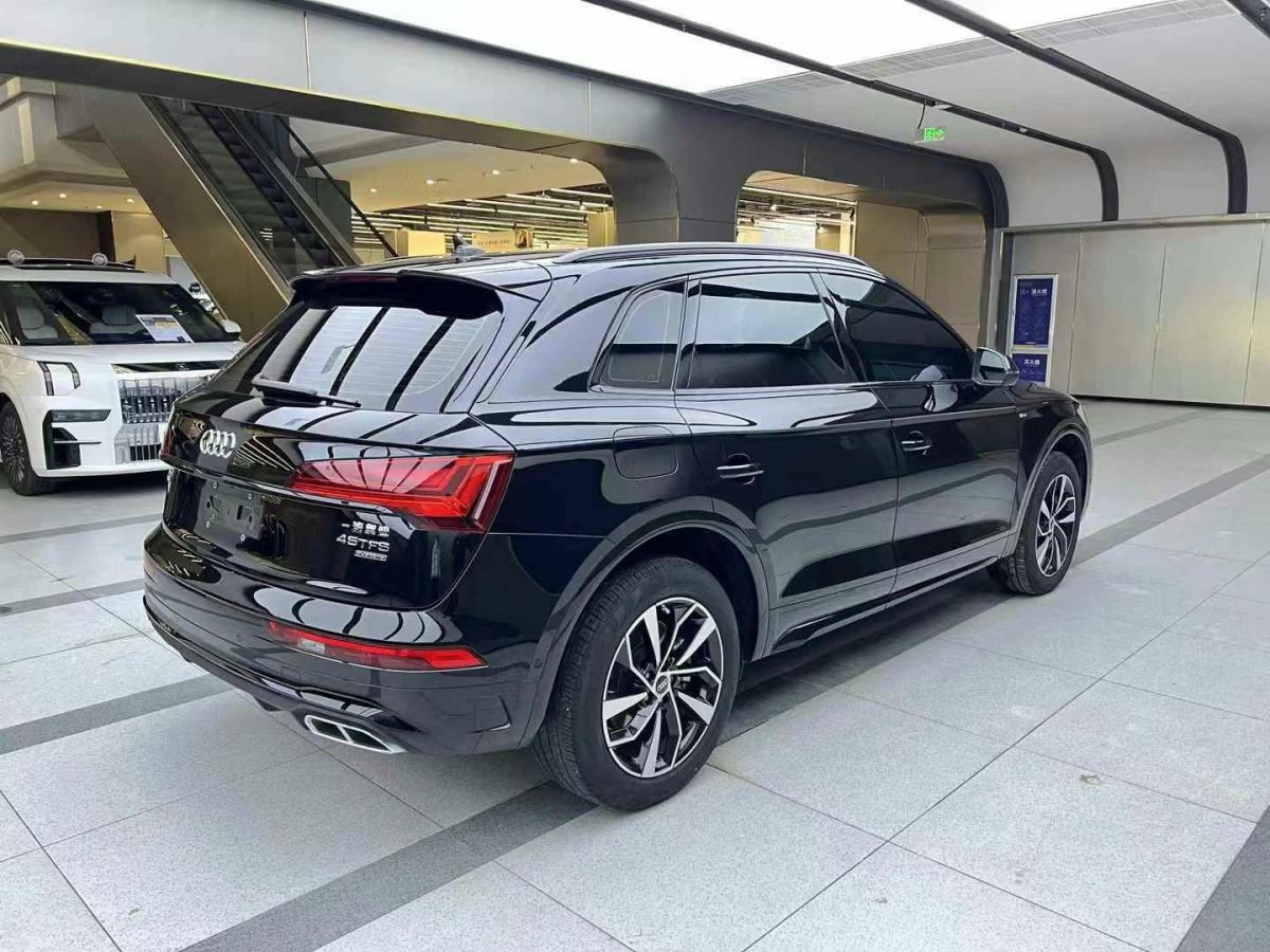 奧迪 奧迪Q5 e-tron  2022款 40 e-tron 星耀型 機(jī)甲套裝圖片