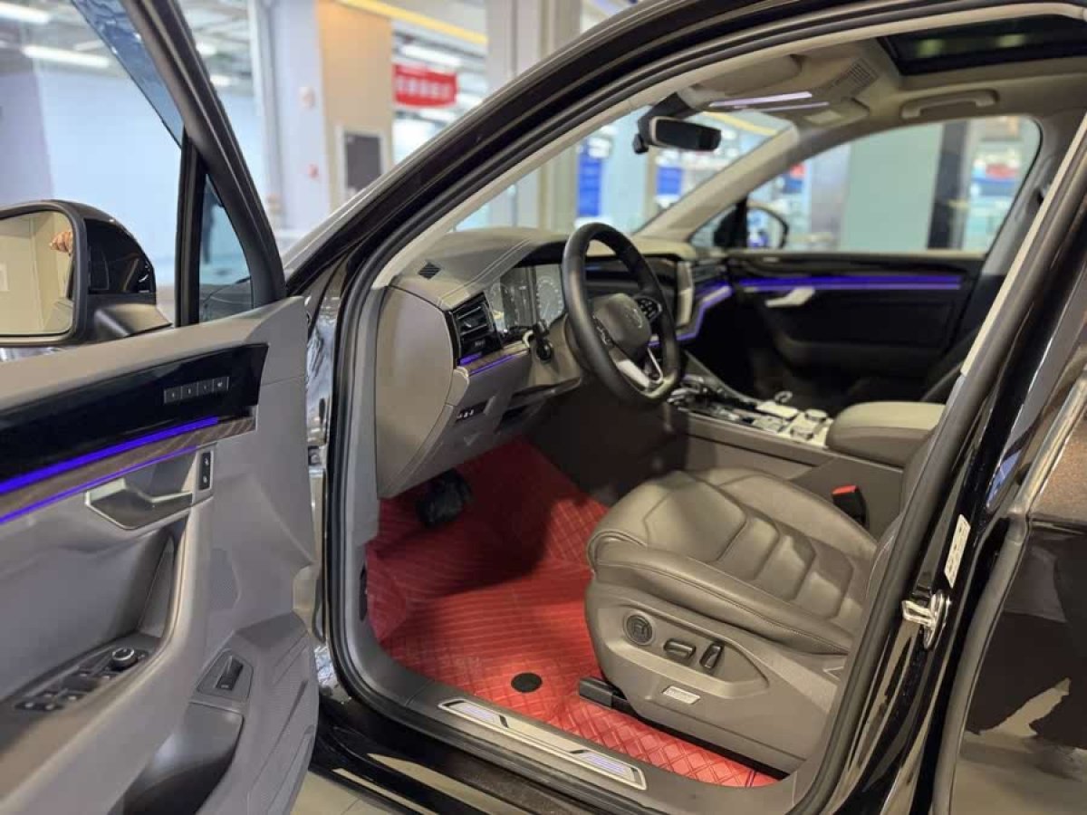 大眾 途銳  2022款 3.0TSI 銳享版 曜黑運(yùn)動(dòng)套裝圖片