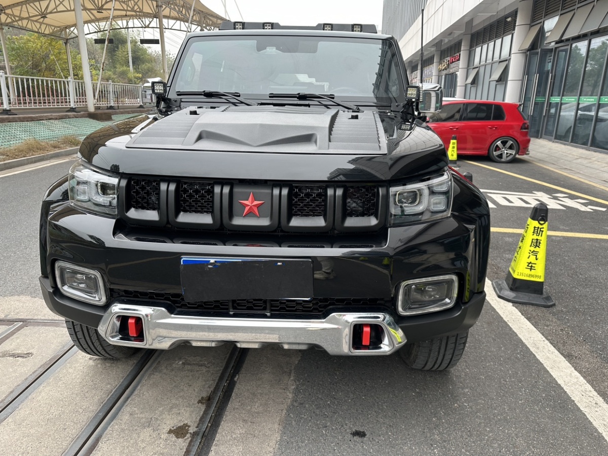 北京 BJ40  2020款 2.0T 自動(dòng)四驅(qū)城市獵人版至尊型圖片