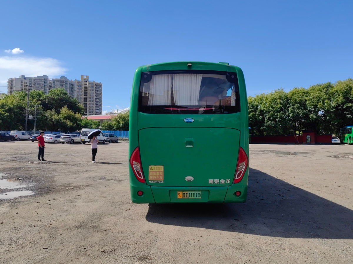 多臺48座有中門安全門開沃6117氣囊旅游車圖片