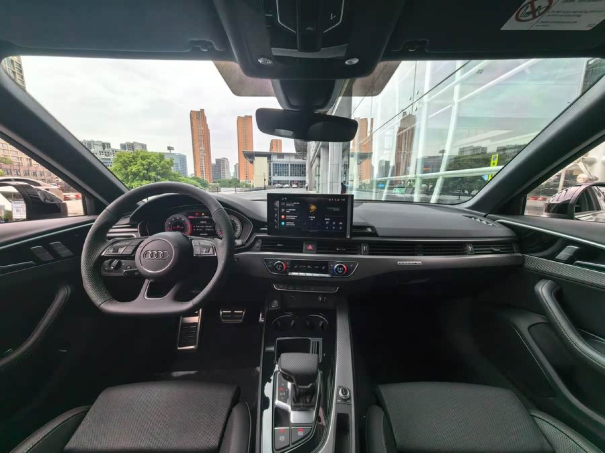 奧迪 奧迪A4L  2024款 40 TFSI quattro RS套件燃速型圖片