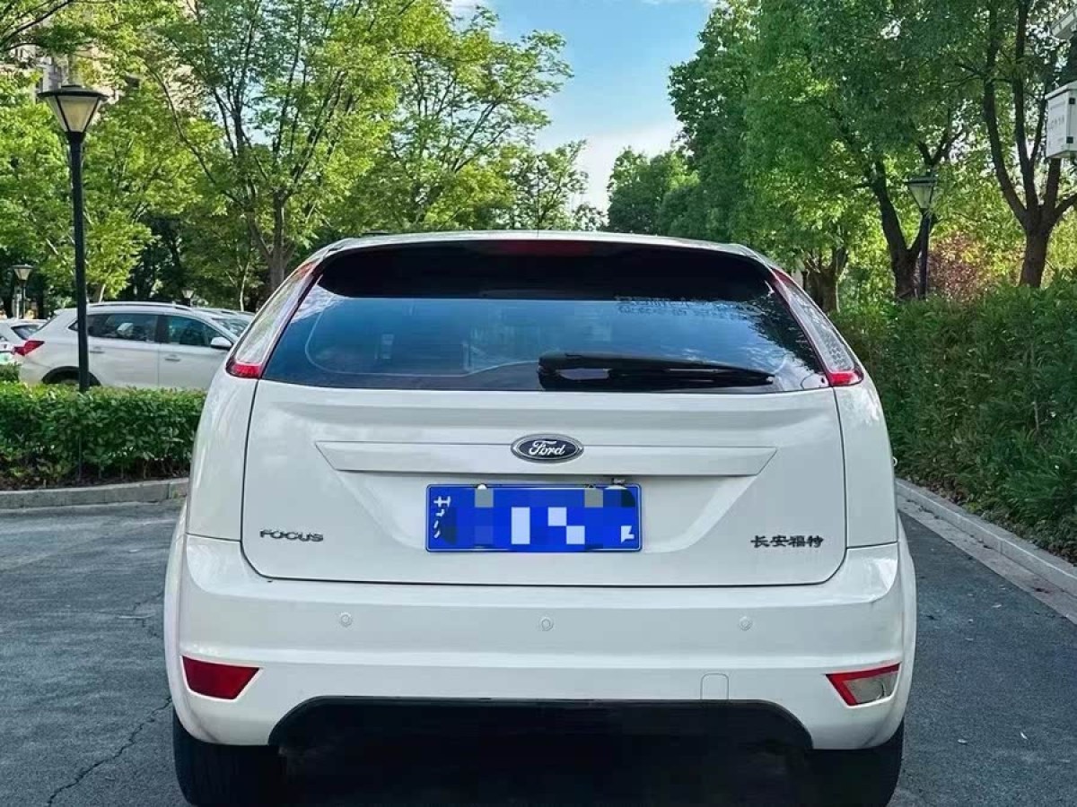福特 ?？怂? 2012款 兩廂經(jīng)典 1.8L 自動時尚型圖片