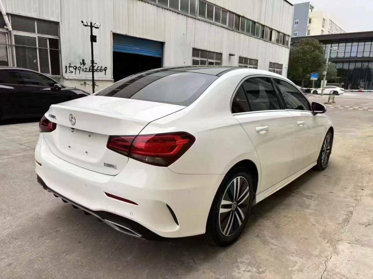 奔馳 奔馳A級(jí)  2019款  A 220 L 4MATIC 運(yùn)動(dòng)轎車圖片