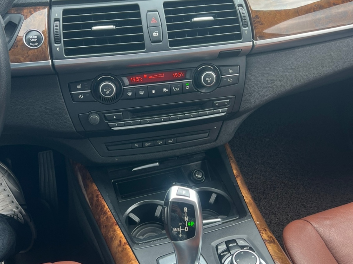2013年6月宝马 宝马X5  2013款 xDrive35i 豪华型