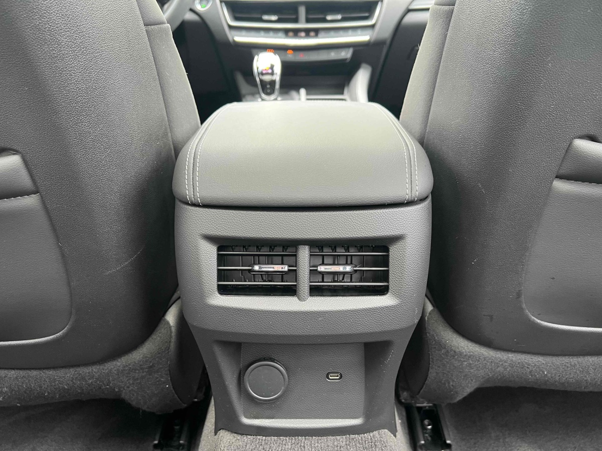 2022年8月凱迪拉克 CT5  2023款 28T 豪華型（標(biāo)準(zhǔn)版）
