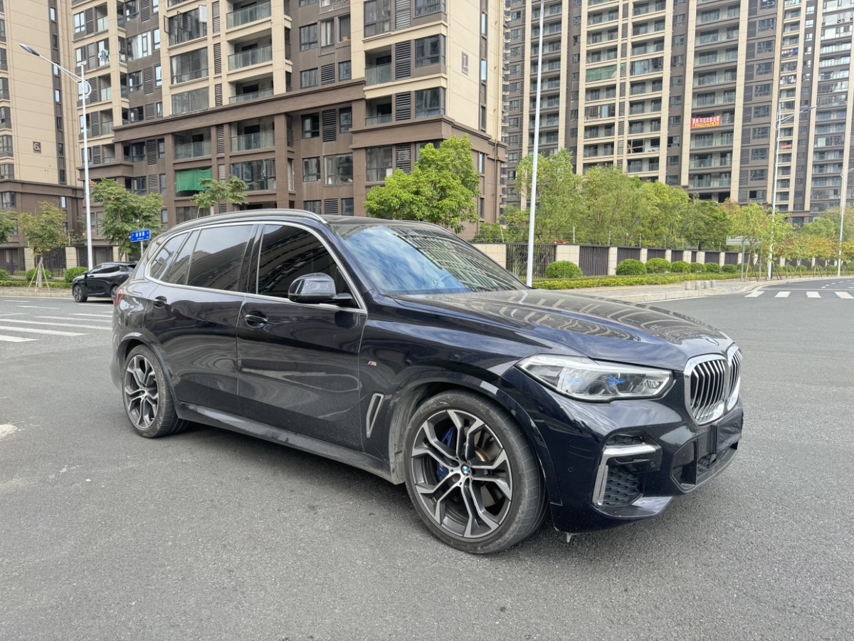 寶馬 寶馬X5  2022款 xDrive 40Li 尊享型M運(yùn)動套裝圖片