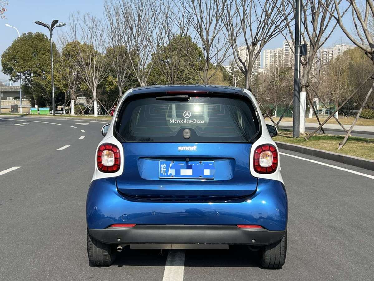 2017年09月smart fortwo  2017款 1.0L 52千瓦硬頂摯愛特別版