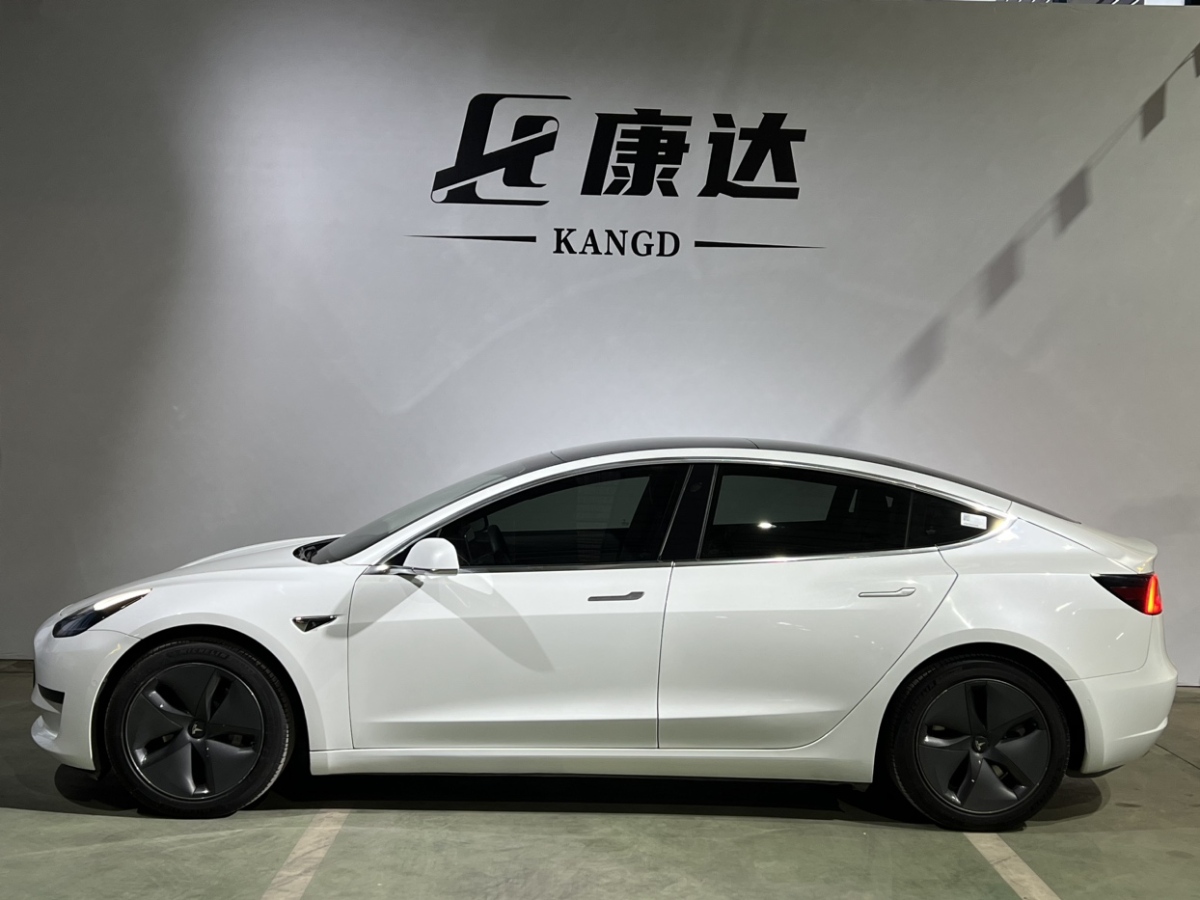 特斯拉 Model 3  2019款 標(biāo)準(zhǔn)續(xù)航后驅(qū)升級(jí)版圖片