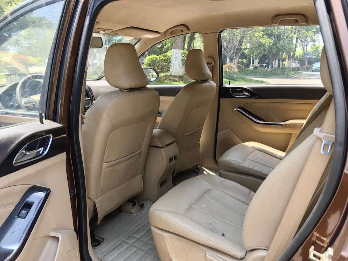寶駿 730  2014款 1.5L 手動(dòng)舒適型 7座圖片