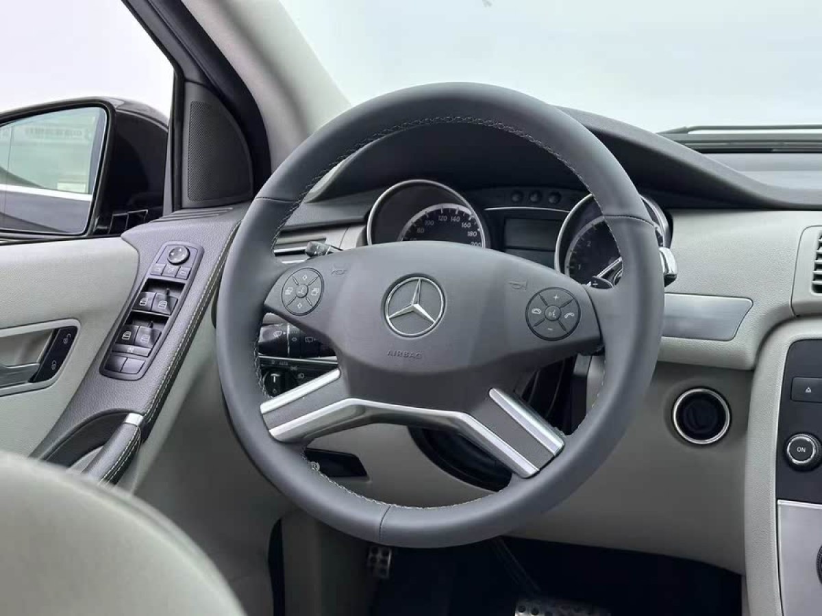 奔馳 奔馳R級  2014款 R 320 4MATIC 商務(wù)型圖片