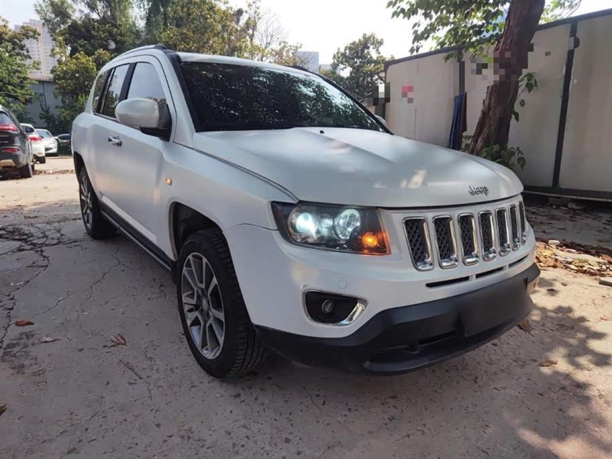 Jeep 指南者  2014款 改款 2.4L 四驅(qū)豪華導(dǎo)航版圖片