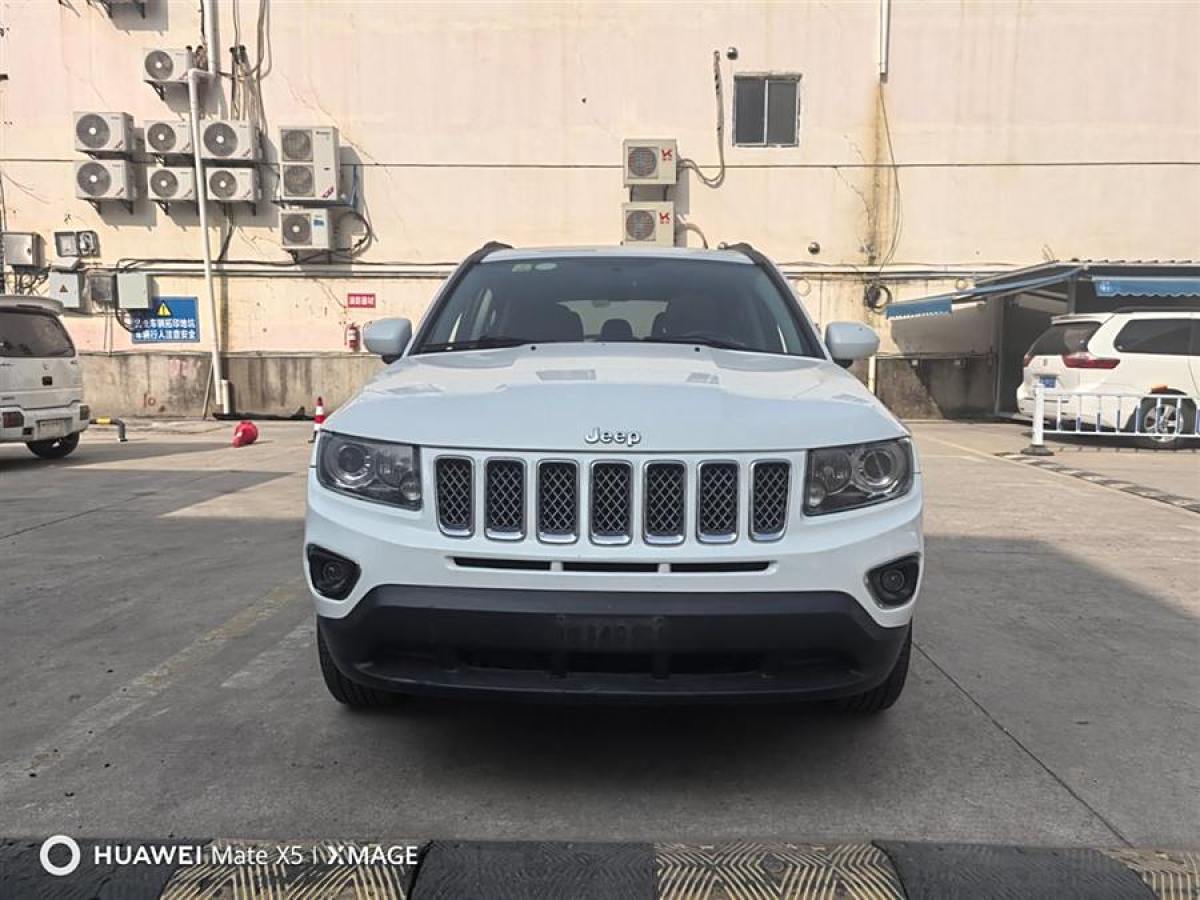 Jeep 指南者  2014款 改款 2.4L 四驅(qū)豪華導(dǎo)航版圖片