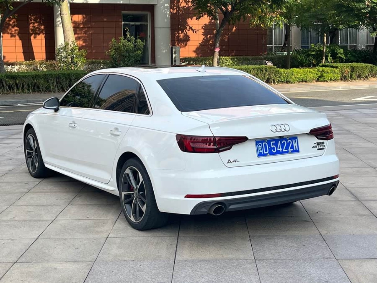 奧迪 奧迪A4L  2018款 30周年年型 45 TFSI quattro 個(gè)性運(yùn)動(dòng)版圖片