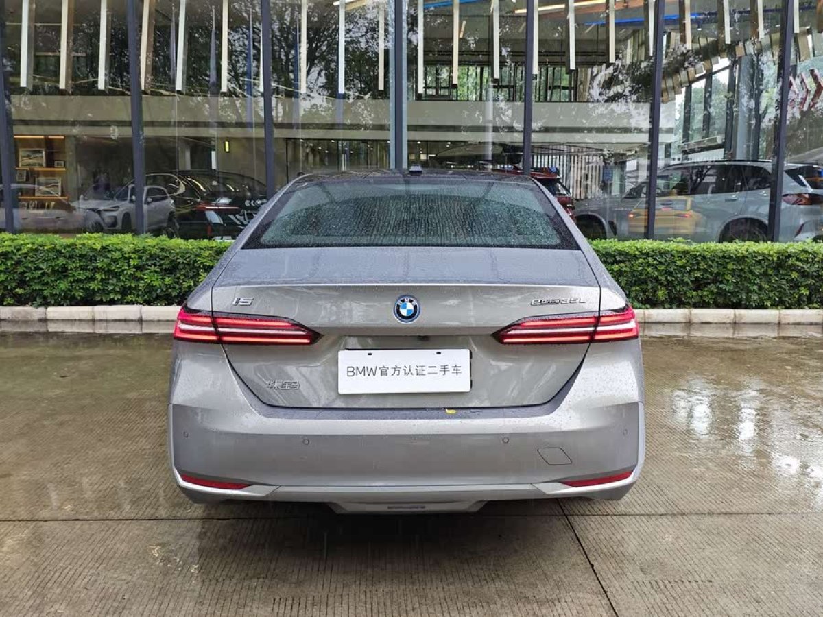 寶馬 寶馬i5  2024款 eDrive 35L 尊享型 豪華套裝圖片