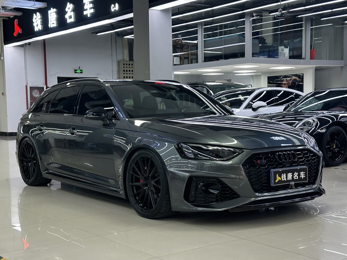 2022年8月奧迪 奧迪RS 4  2023款 RS4 Avant 暗金版