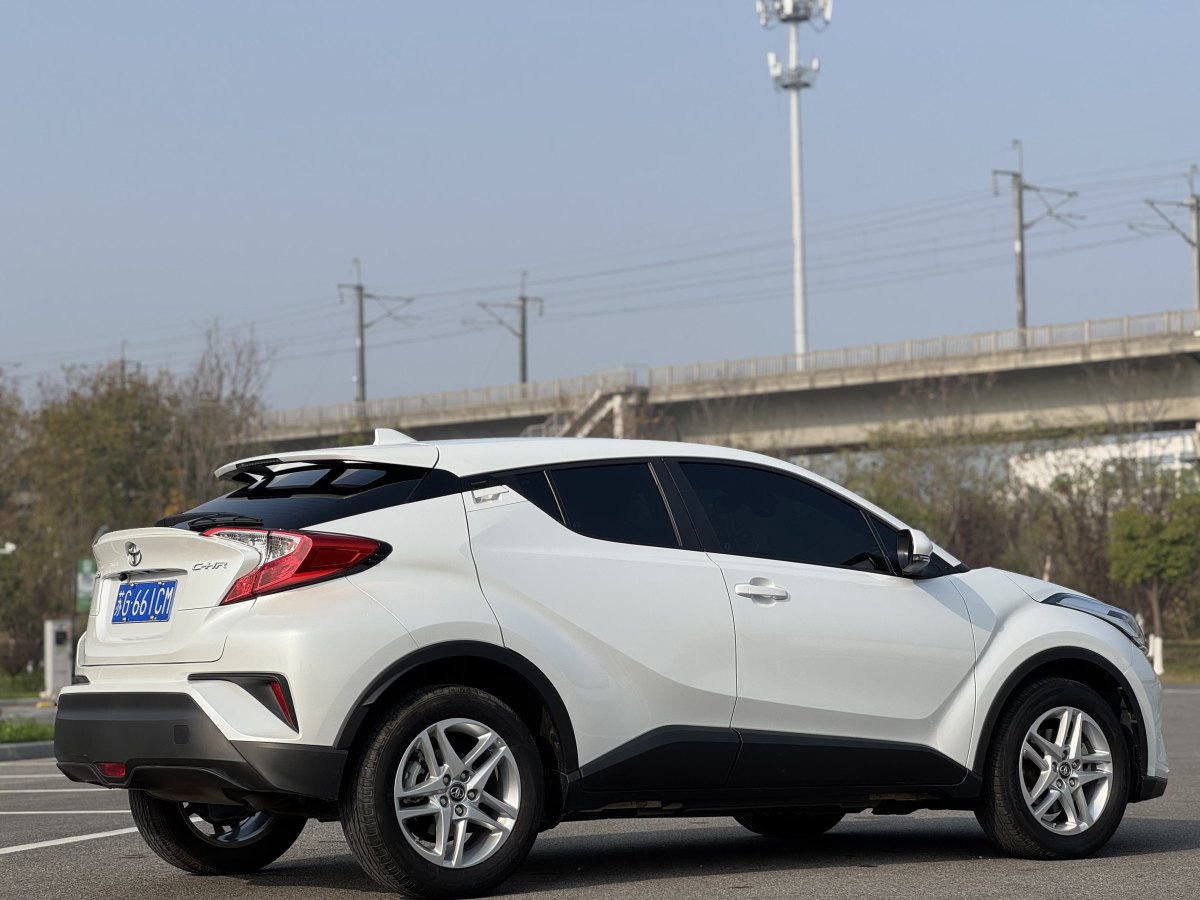 豐田 C-HR  2022款 2.0L 舒適版圖片