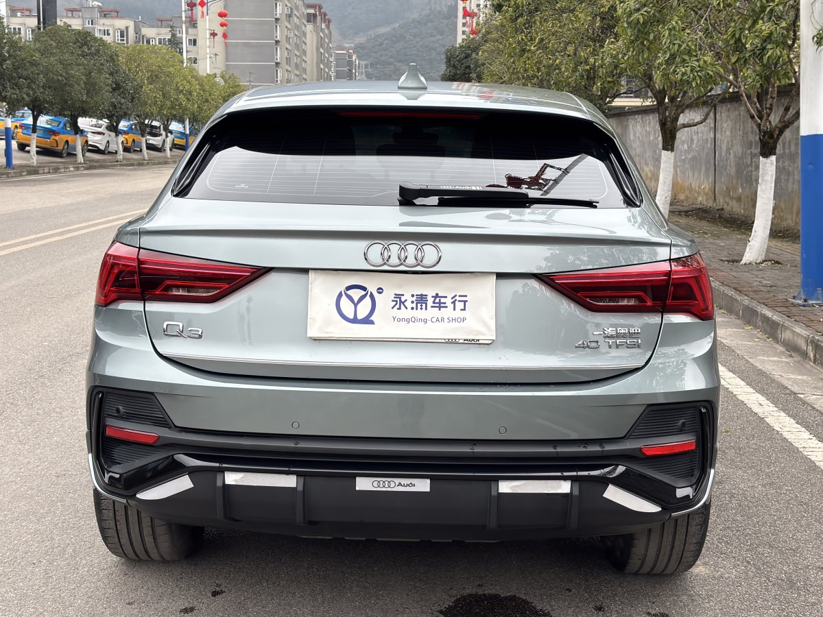 2022年1月奧迪 奧迪Q3  2022款 40 TFSI RS套件燃速型