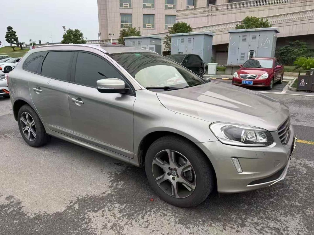 沃爾沃 XC60  2014款 2.0T 個(gè)性運(yùn)動版圖片