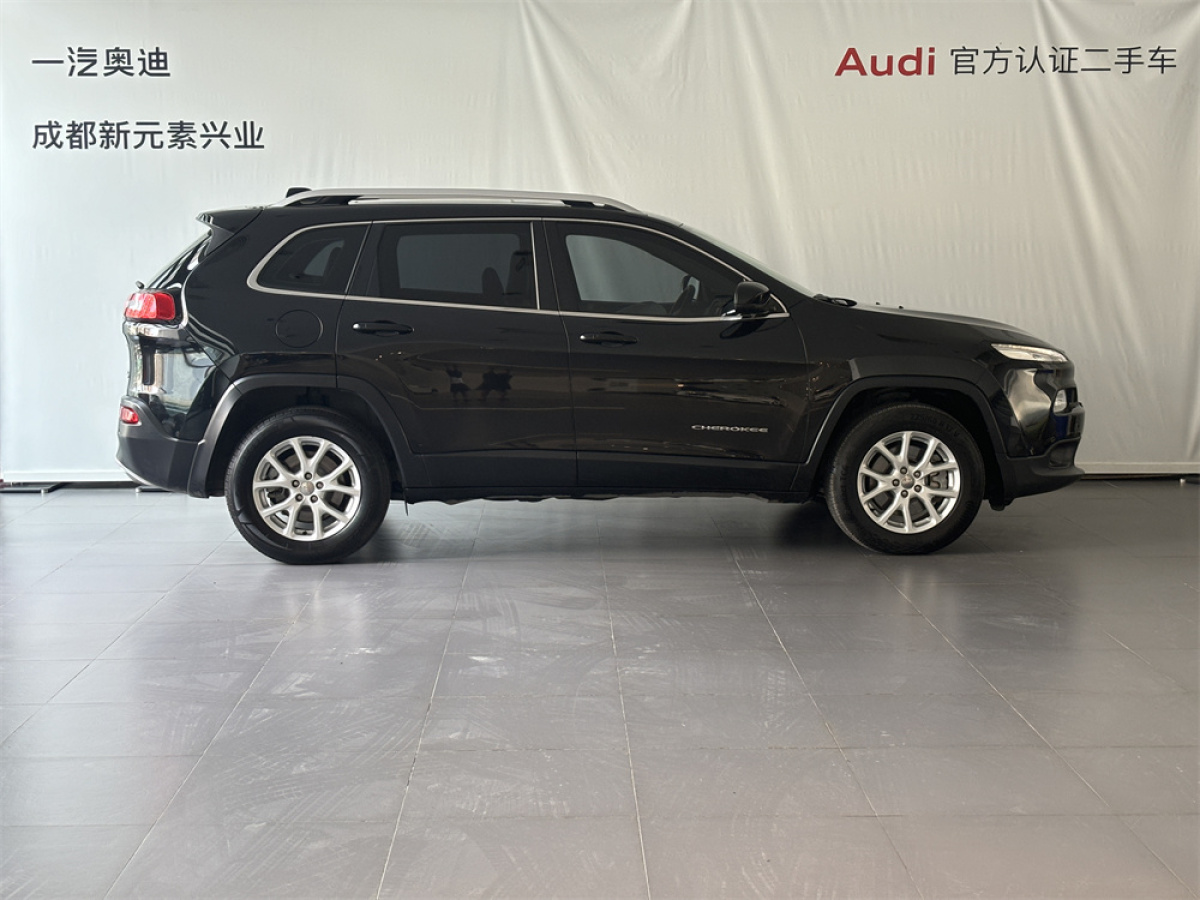 Jeep 自由光  2016款 2.4L 专业版图片