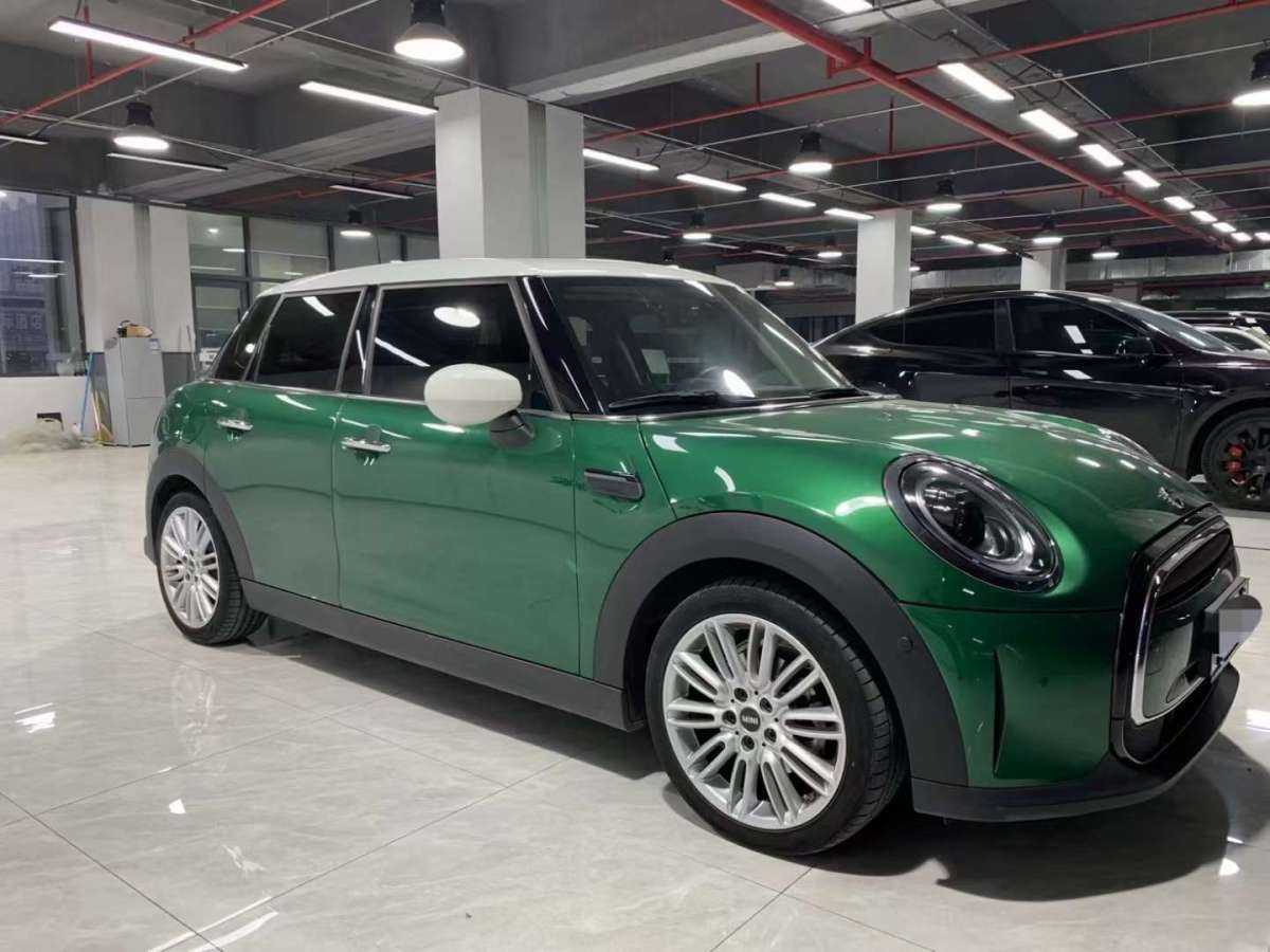 MINI MINI  2022款 改款 1.5T COOPER 經(jīng)典派 五門版圖片