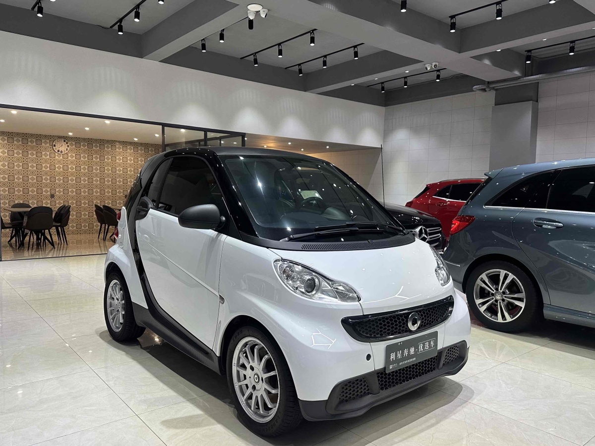 smart fortwo  2012款 1.0 MHD 硬頂標(biāo)準(zhǔn)版圖片