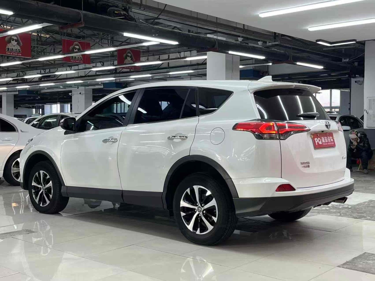 豐田 RAV4  2018款 榮放 2.0L CVT兩驅(qū)風(fēng)尚版圖片