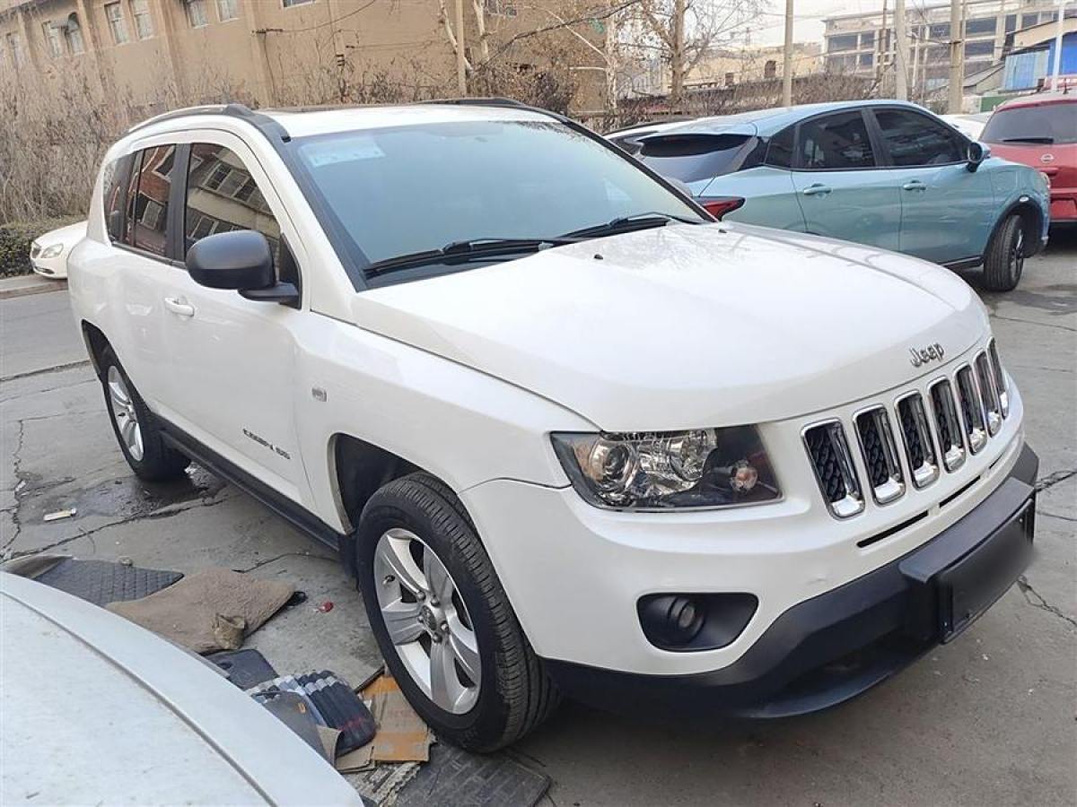 Jeep 指南者  2014款 2.0L 兩驅(qū)運(yùn)動版圖片