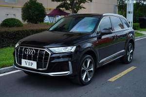 奥迪Q7 奥迪 55 TFSI quattro S 尊贵型